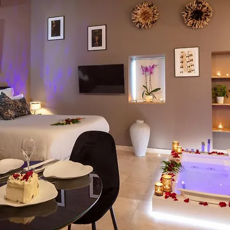 ラブホテル Les Chambres Romantiques - Jacuzzi Privatif, Domaine Aixois D'exception