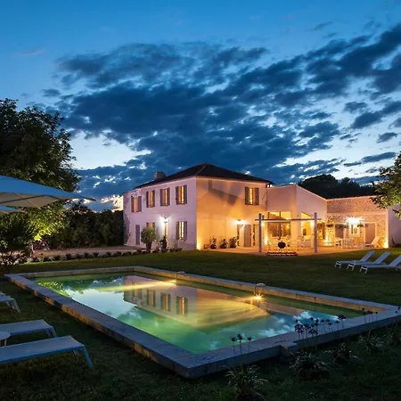 Les Chambres Romantiques - Jacuzzi Privatif, Domaine Aixois D'exception Aix-en-Provence